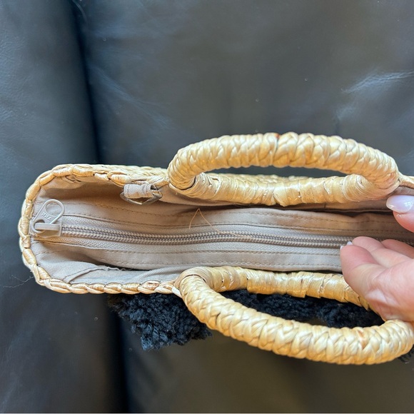 Seagrass and pom pom purse with strap - Picture 5 of 8